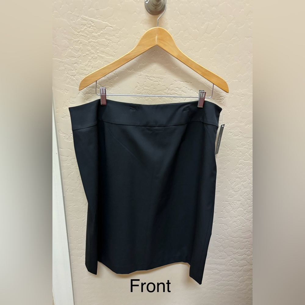NWT Tahari ASL Women’s Black Skirt. Size 16W. Lined.
